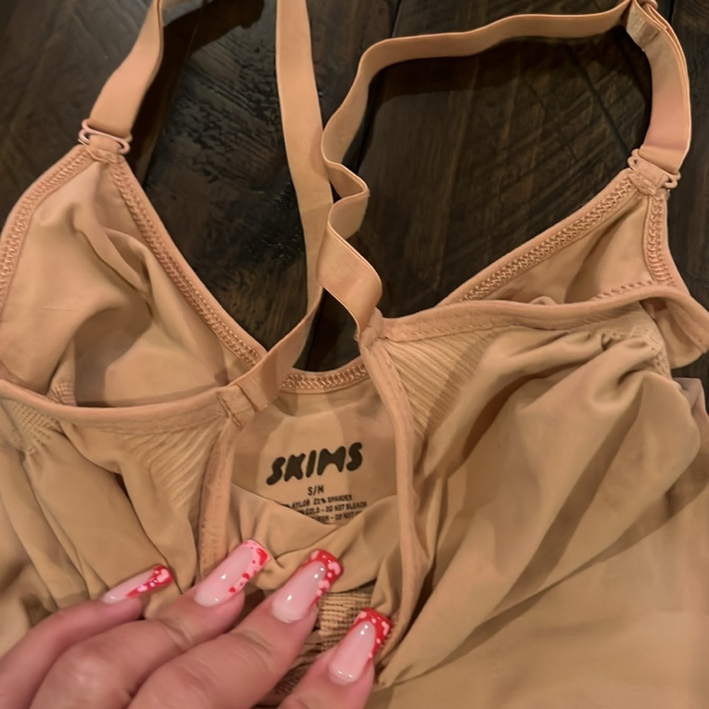 Skims Sculpting Bodysuit W. Snaps - Picture 10 of 11